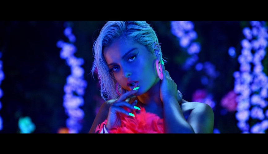 Say My Name David Guetta Bebe Rexha E J Balvin Lançam Clipe Neon Para O Single